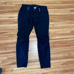 Black Under Armour Storm 1 hiking pants. Size 6. Back, side, and front pockets.